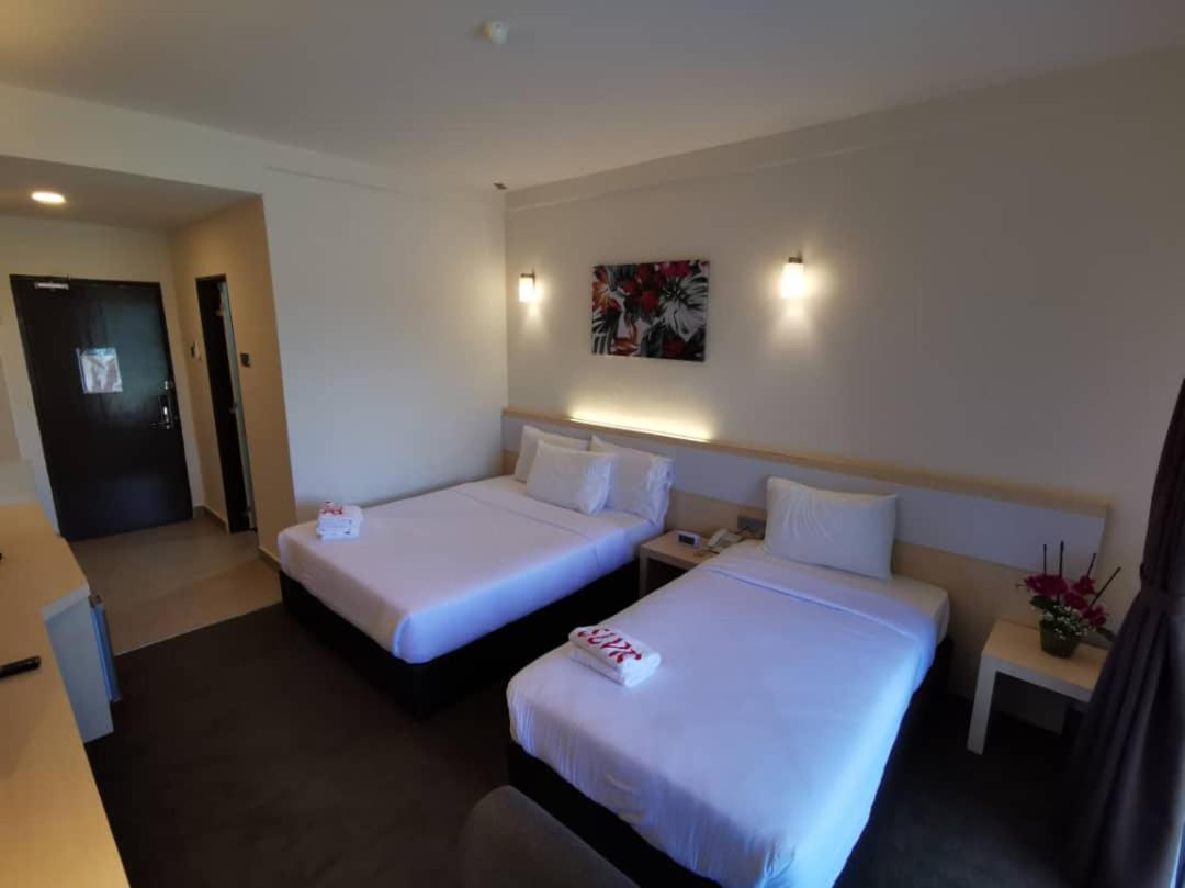 Serdang Lake View Resort Sungai Kechil المظهر الخارجي الصورة