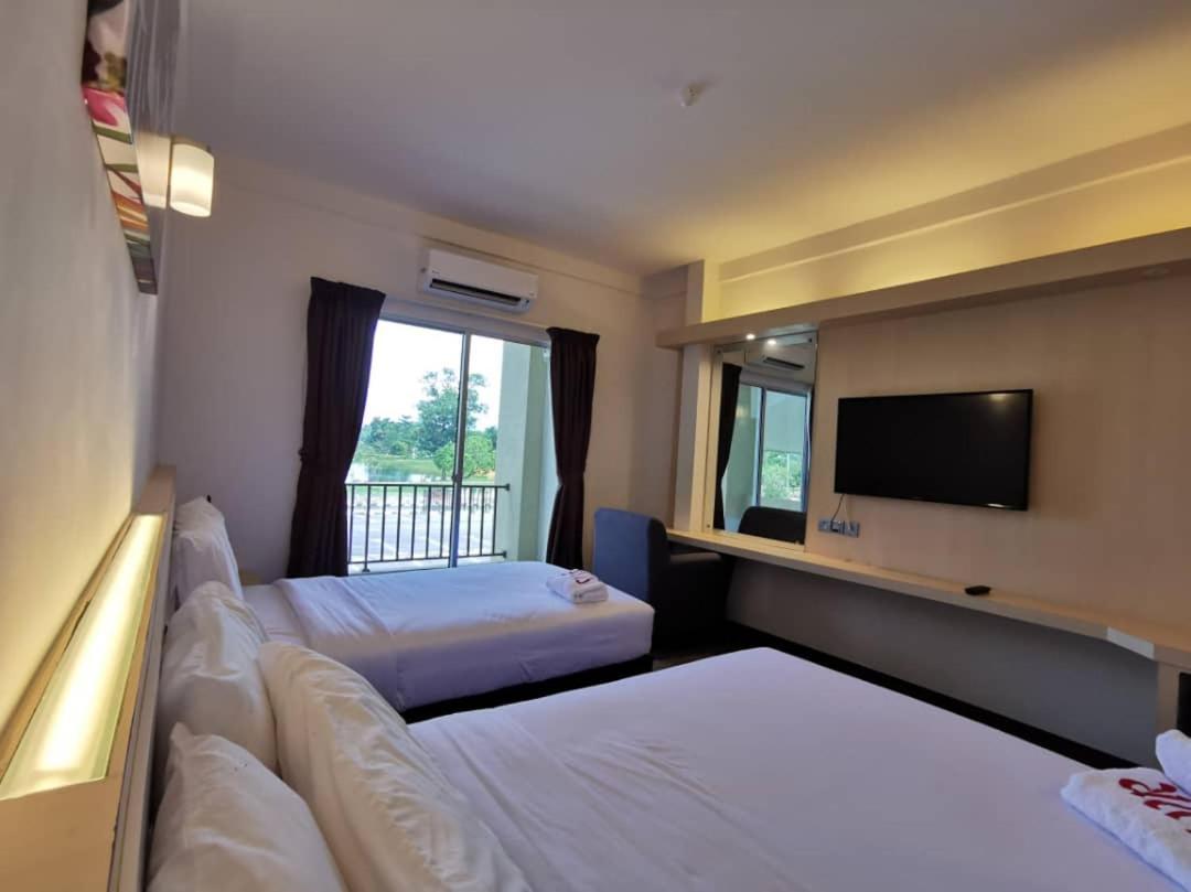 Serdang Lake View Resort Sungai Kechil المظهر الخارجي الصورة